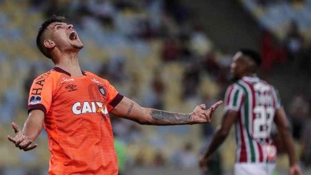 Bruno Guimaraes rechazó ser el tercer jugador mejor pagado de Athletico Paranaense. EFE