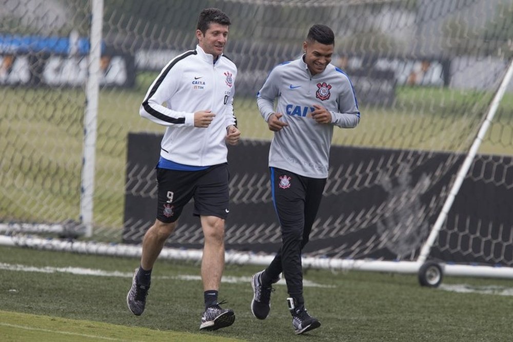 El delantero estará apartado de los terrenos de juego hasta 2017. Corinthians
