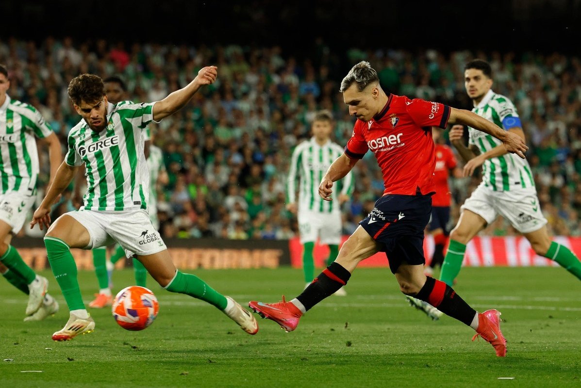 Barca keep tabs on Bryan Zaragoza amid uncertain Bayern future
