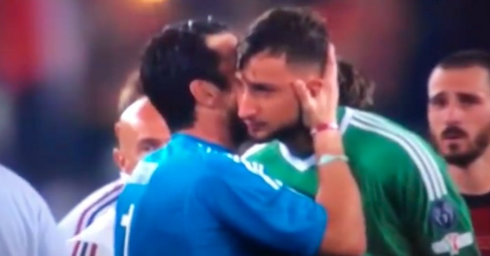 Buffon offered his sympathies to Donnarumma. Captura