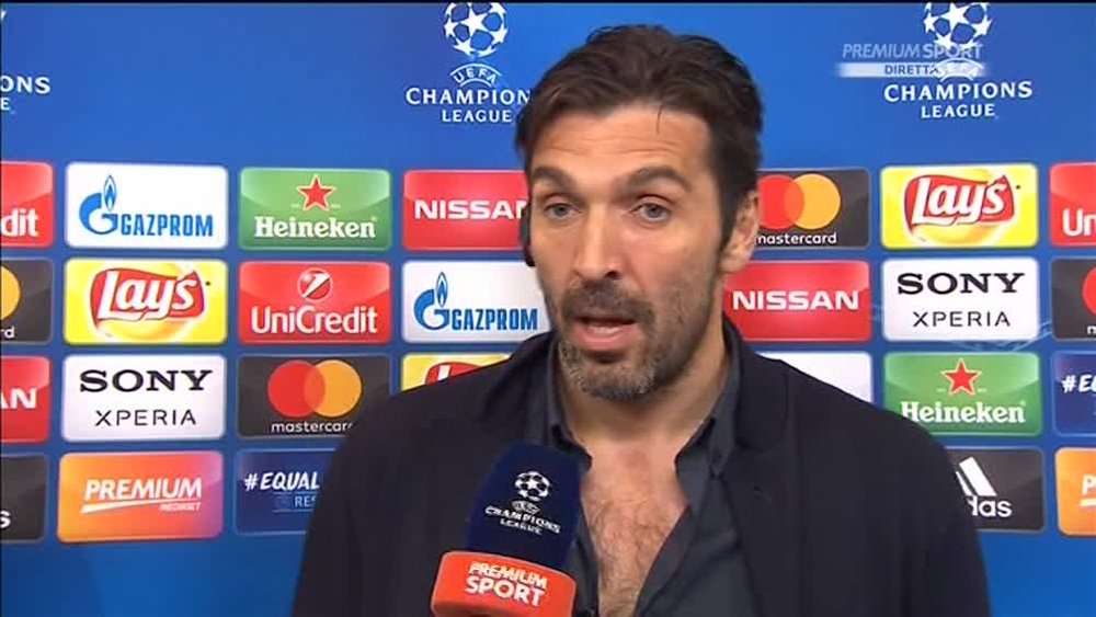 Buffon was enraged by Michael Oliver's decision. Screenshot/PremiumSport