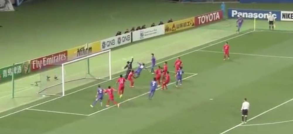 Bui Tan Truong paró un penalti y se anotó un gol en propia justo en la siguiente acción. Twitter