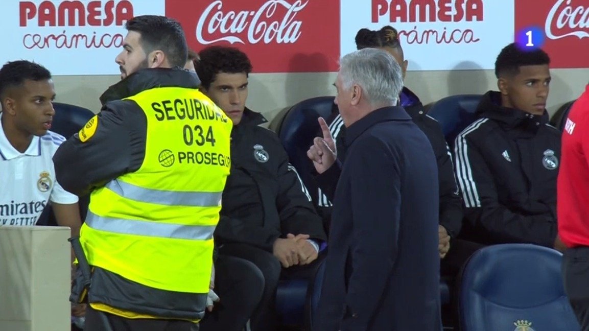 Rodrygo did not greet Ancelotti after beeing substituted. Screenshot/La1