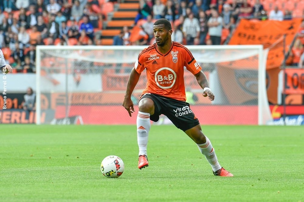 El Metz incorpora a título definitivo a Cafú. Lorient
