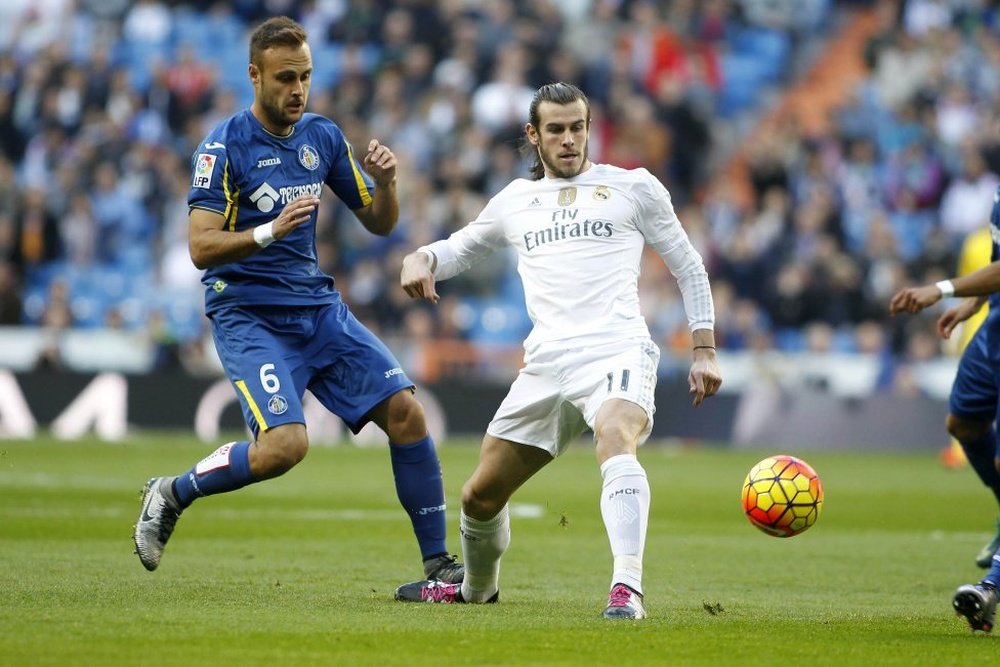 Cala y Bale pelean por un balón en el Madrid-Getafe. Twitter