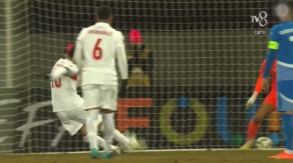 Güler provocó un penalti y Çalhanoglu marcó, ¡pero no valió por indirecto!. Captura/TV8