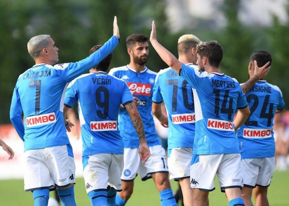Napoli beat Liverpool 3-0 in crushing victory. SCCNapoli