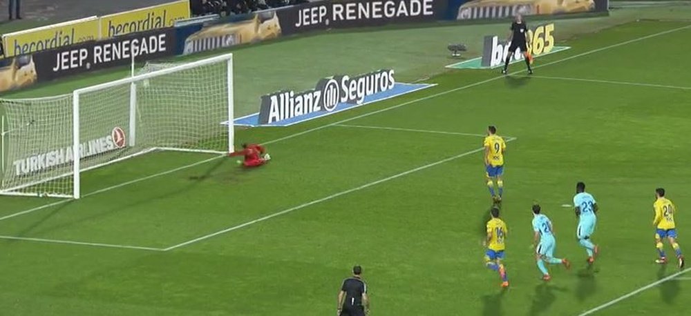 Calleri made no mistake of the penalty. Twitter/ElChiringuitoTV