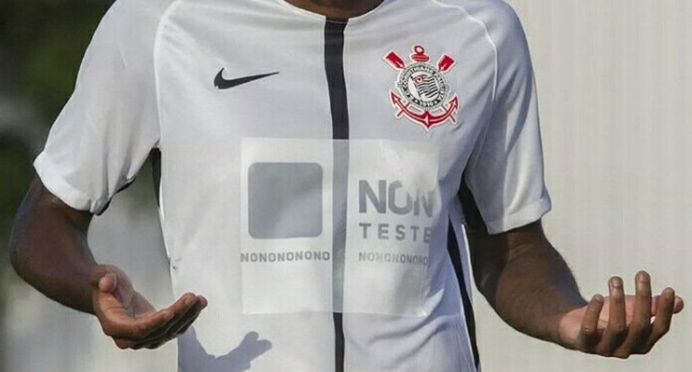 Corinthians será el primer equipo que juegue con este tipo de publicidad. AFP