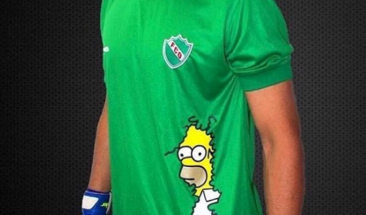 La camiseta del 'meme' de Homer Simpson que se ha hecho viral