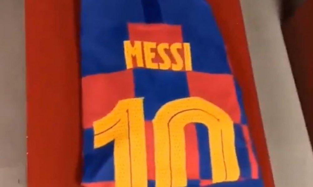 Messi's shirt is ready to be put on for the traditional captain speech. FCBarcelona