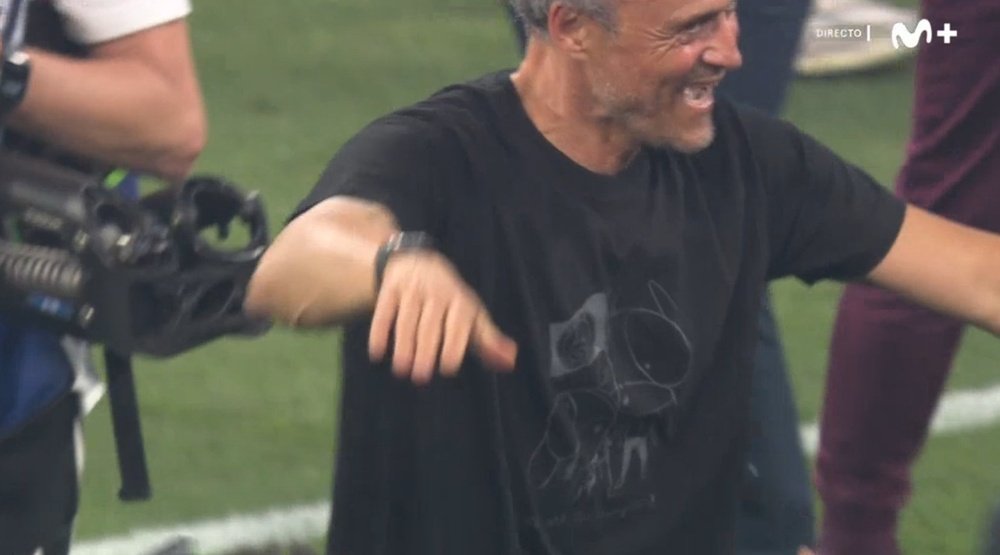 L'immagine della Champions: l'omaggio di Luis Enrique alla figlia Xana. Movistar
