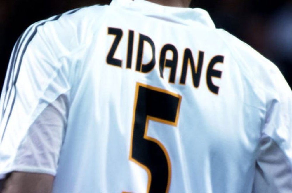 Riquelme se llevó la última camiseta de Zidane. RealMadridCF
