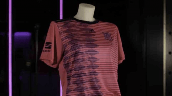 The special Spain shirt to fight breast cancer