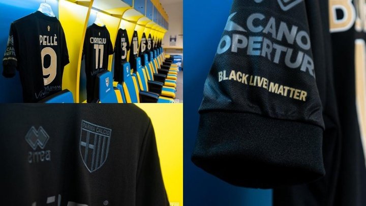 El Parma presentó su nueva camiseta antiracismo
