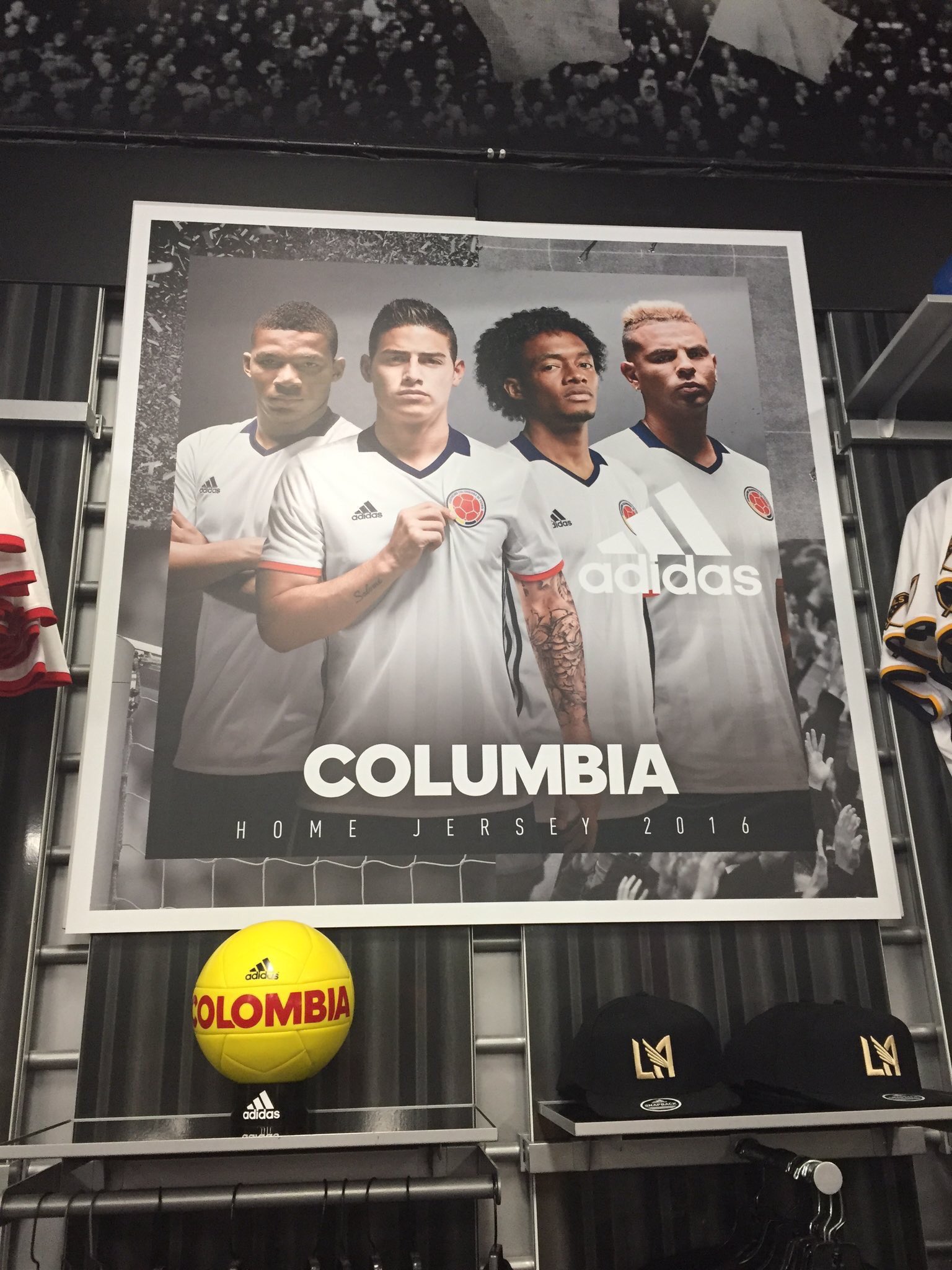 Céntrico contraste Mal uso Adidas ofende a toda Colombia con su última campaña