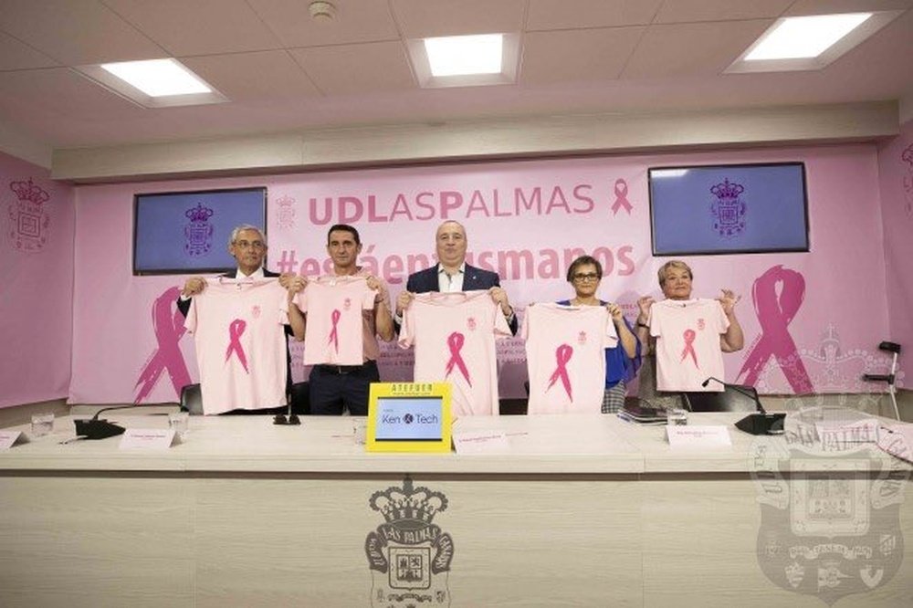 Campaña de Las Palmas en contra del cáncer de mama. Twitter/UDLasPalmas