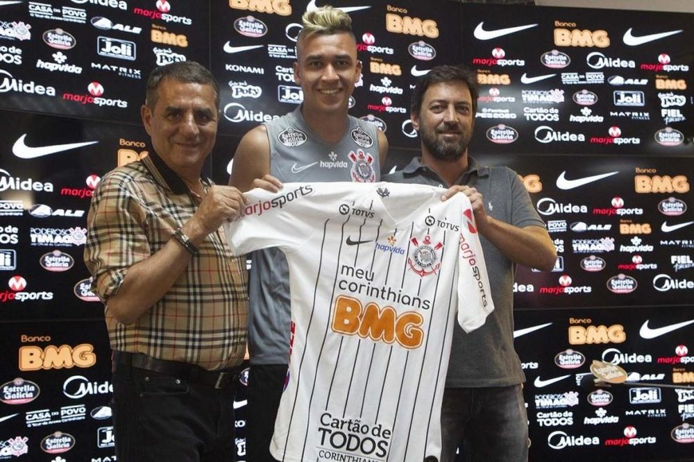 Cantillo cita ídolo Rincón ao ser apresentado no Corinthians. EFE/Leonardo Muñoz