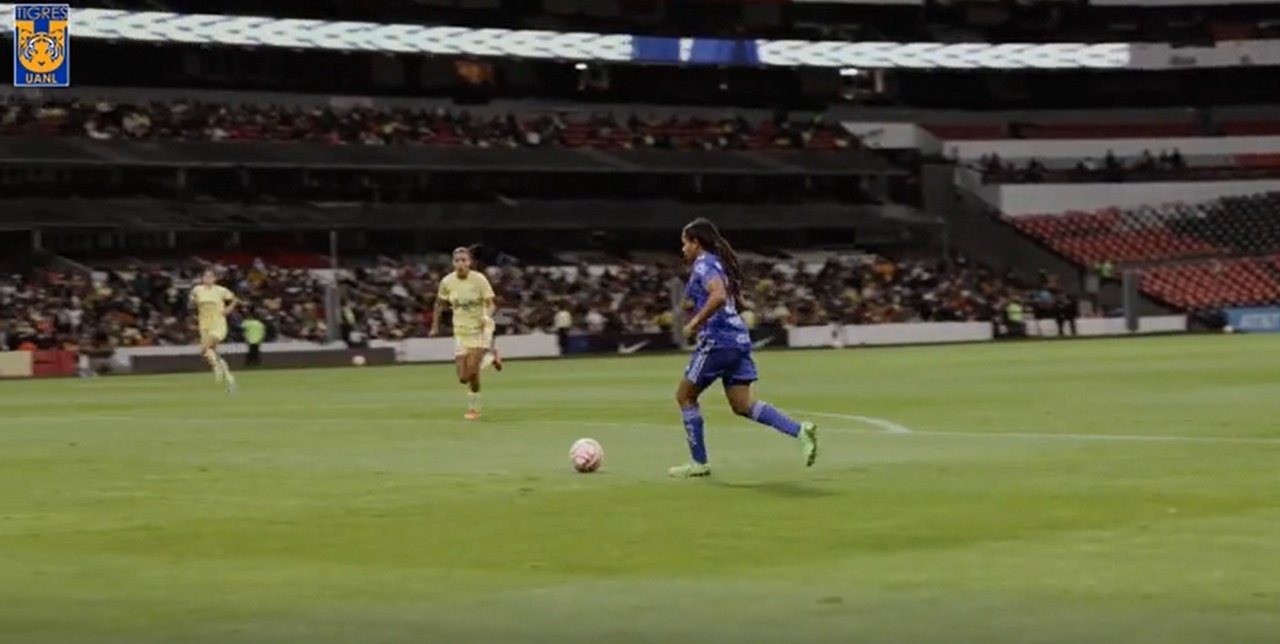 Mia Fishel anotó el gol que le dio el triunfo a Tigres Femenil ante el América. DUGOUT