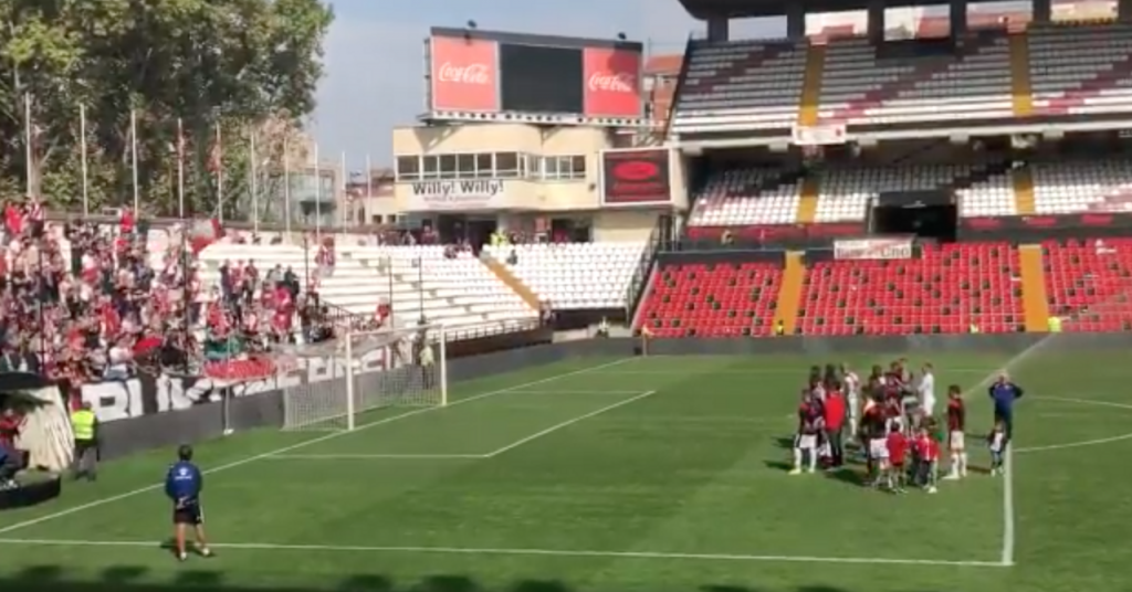 El precioso gesto de la afición del Rayo con su entrenador