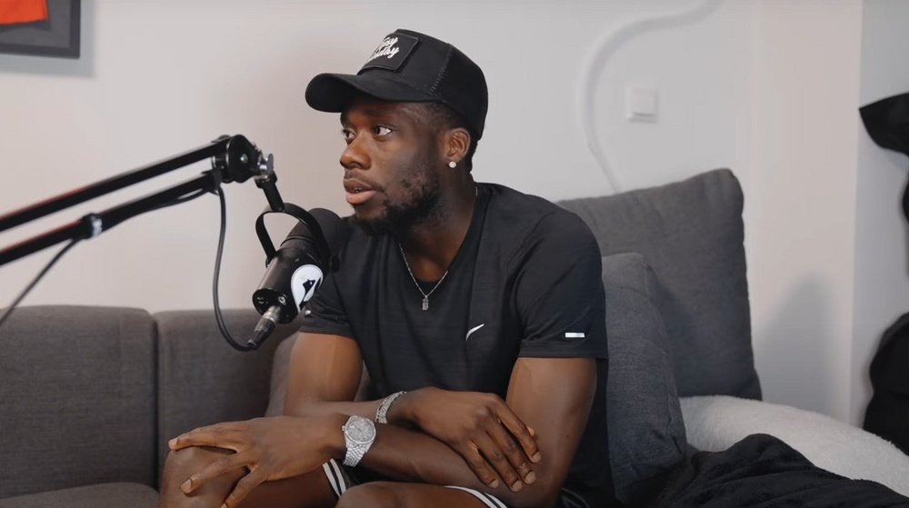 Alphonso Davies contó por qué no fichó por el Barcelona. Captura/Say Less