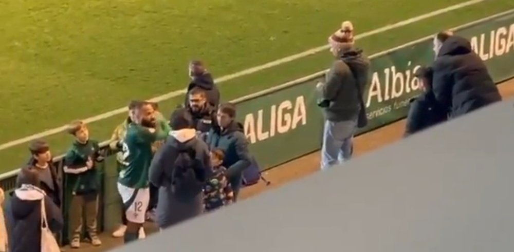 Bebé se encaró con un aficionado en la grada. Captura/RadioEstadioN