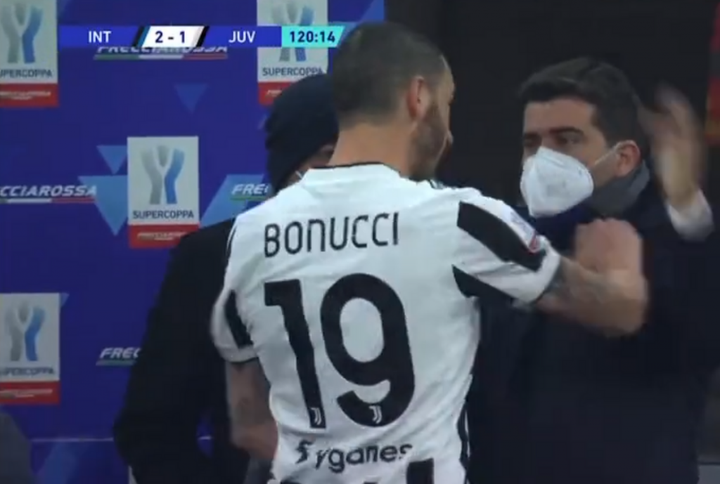 El gol de Alexis hizo perder los papeles a Bonucci... ¡con un directivo del Inter!