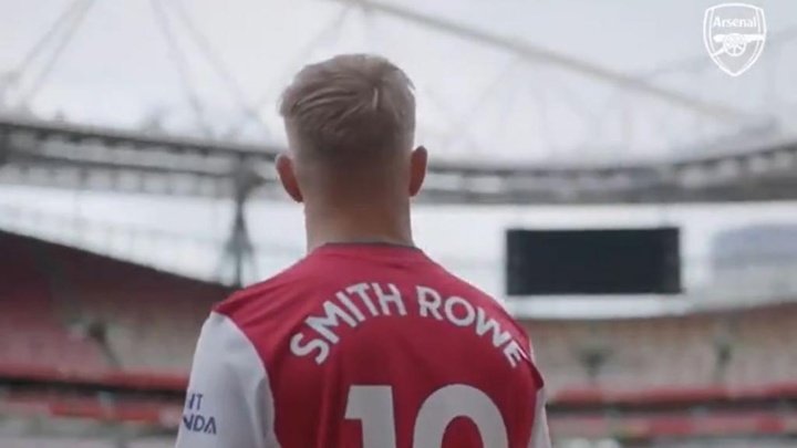 OFICIAL: Arsenal confirma a renovação de Rowe