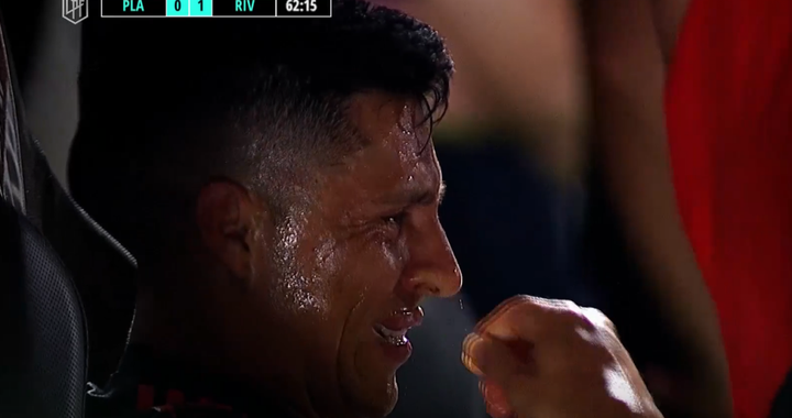 A Enzo Pérez se le salió el brazo y no pudo contener las lágrimas