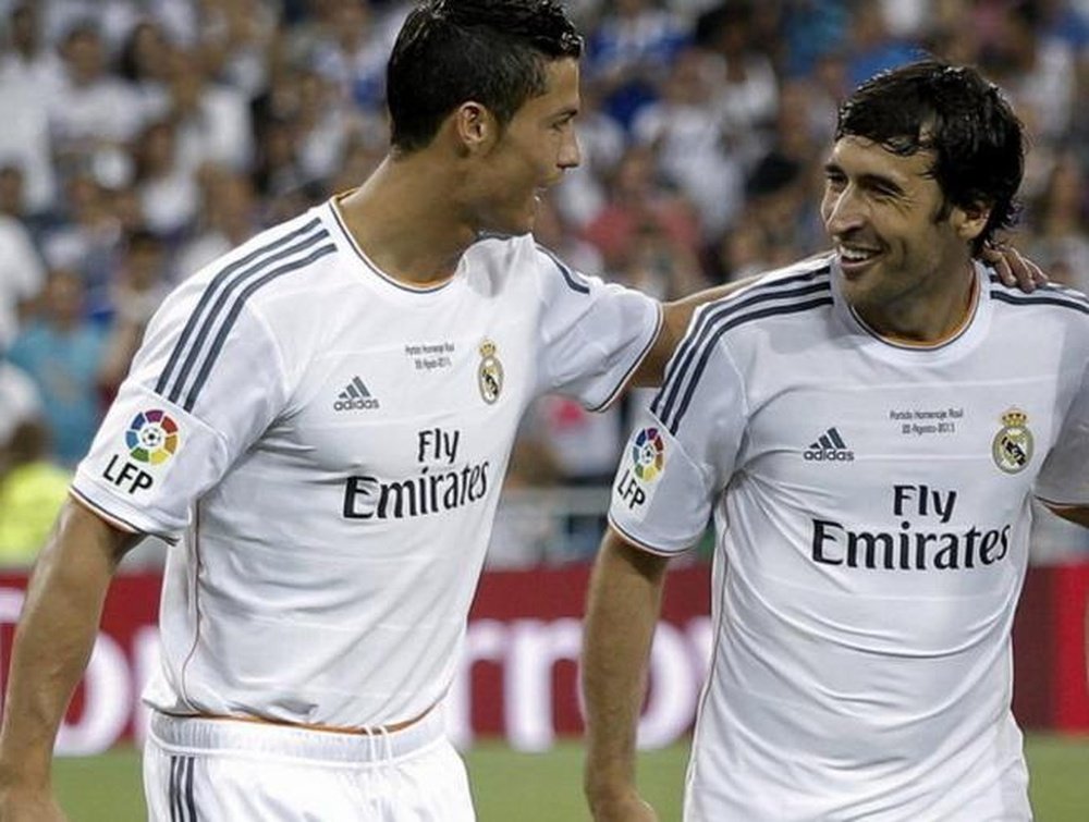Ronaldo and Raul, two Real Madrid legends. EFE