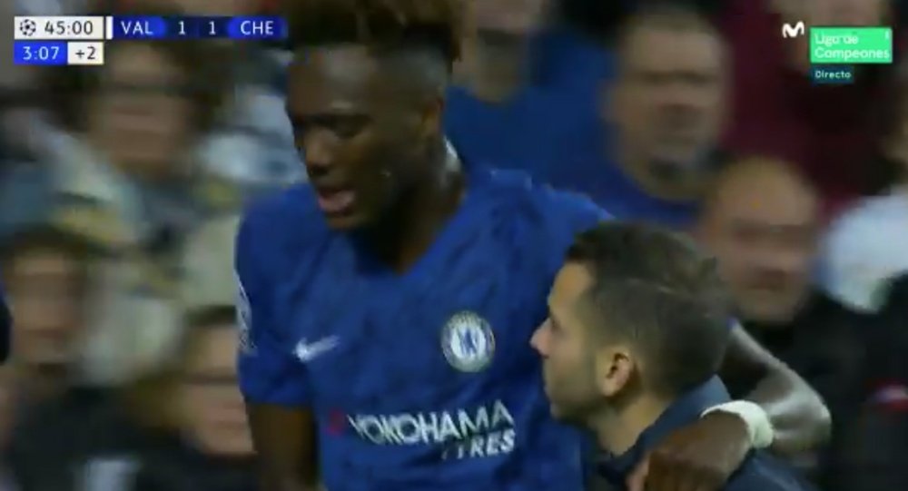L'attaccante del Chelsea Abraham esce in lacrime.