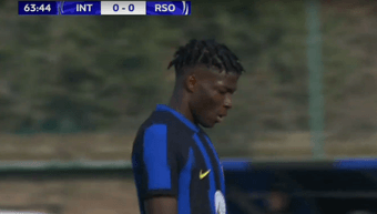 El Inter de Milán logró el pasaporte para los dieciseisavos de final de la Youth League al ganar por la mínima a la Real Sociedad (1-0), que quedó eliminada tras el gol de Amadou Sarr desde los once metros.