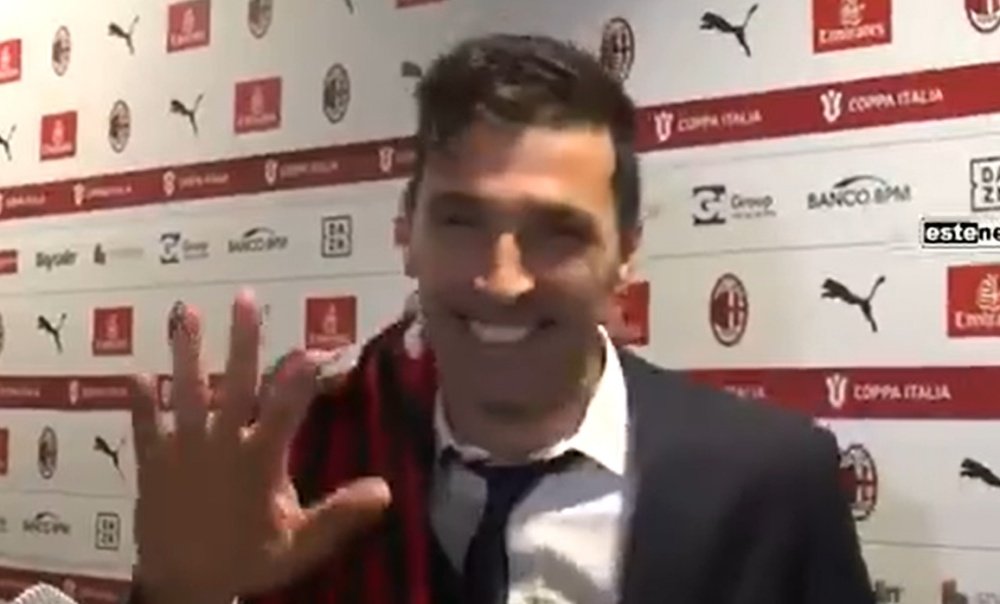 Buffon chiede la maglia a Daniel Maldini