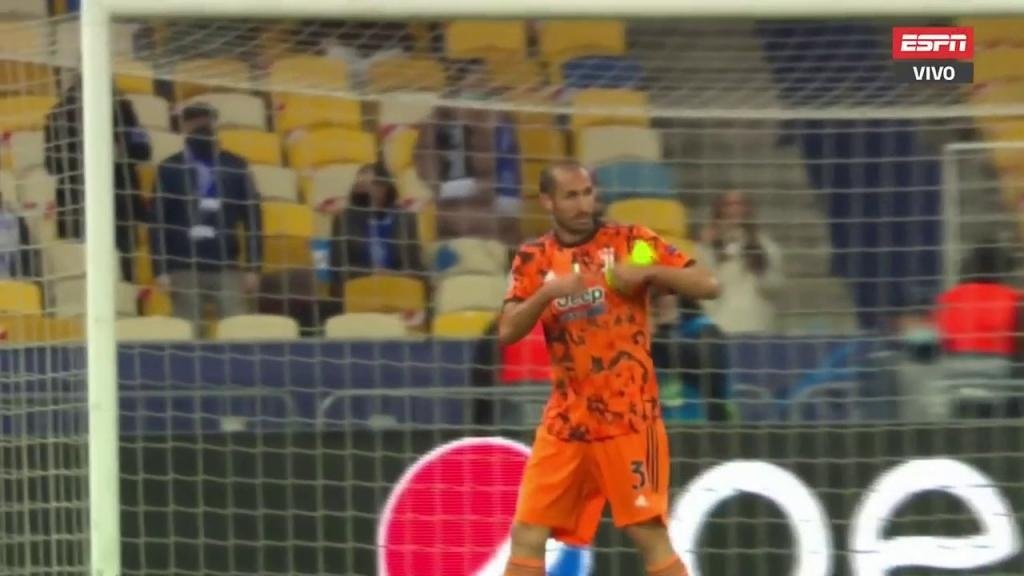 Chiellini, first injury in the Champions League. Only took 19 minutes!