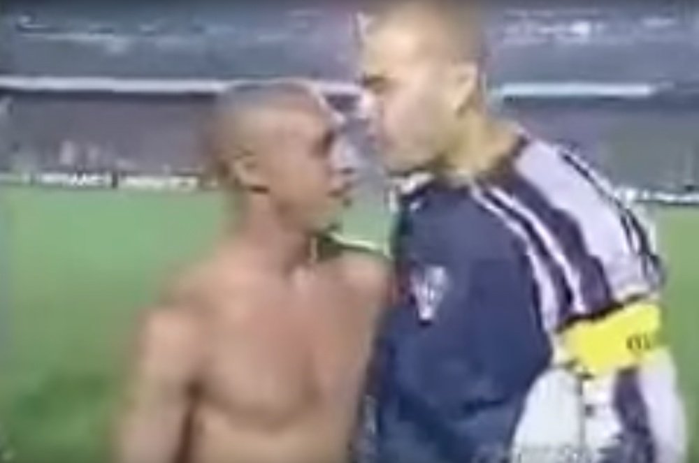 Chilavert escupió a Roberto Carlos por un motivo bastante evidente. Captura/Youtube