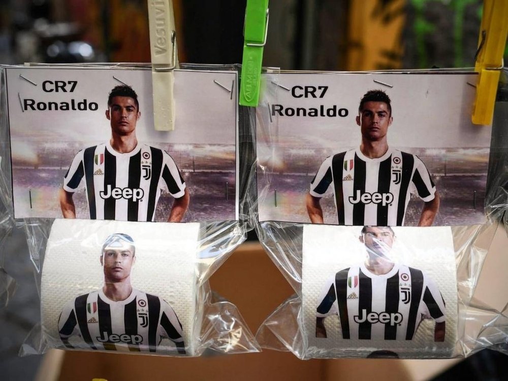 Du papier toilette avec Cristiano Ronaldo dessus. Capture