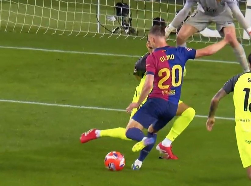 Dani Olmo, al fin, rompió el cerrojo de Leo Román al inicio del segundo acto