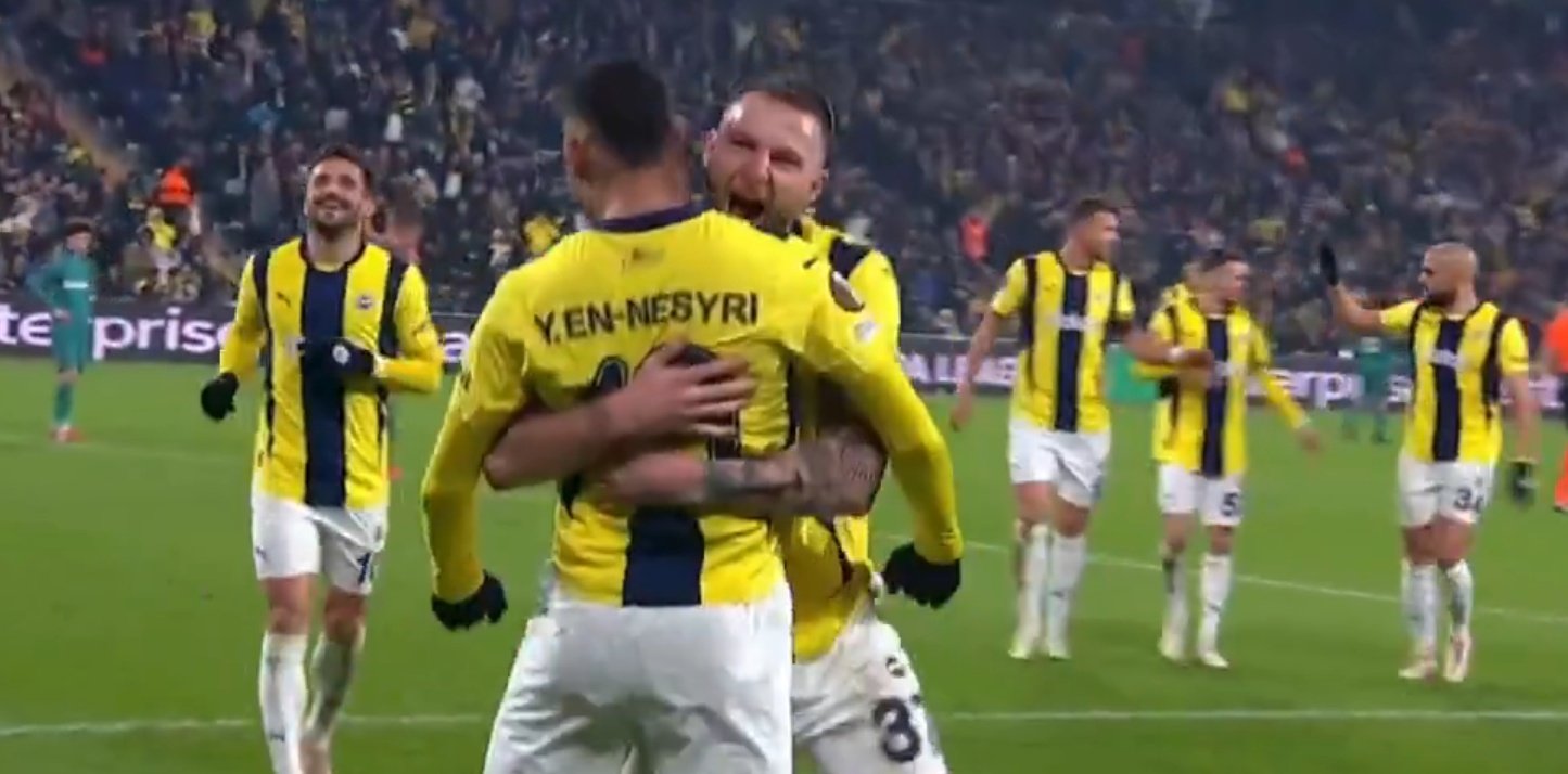 Il Fenerbahçe ipoteca un posto agli ottavi. TR1