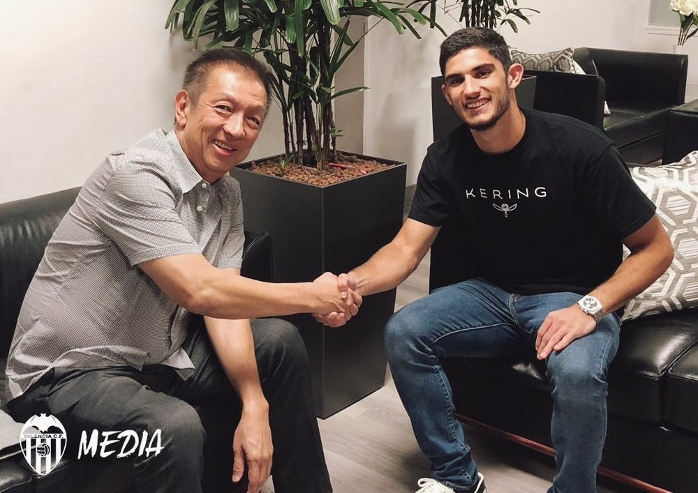 Guedes finalises deal with Valencia. ValenciaCF