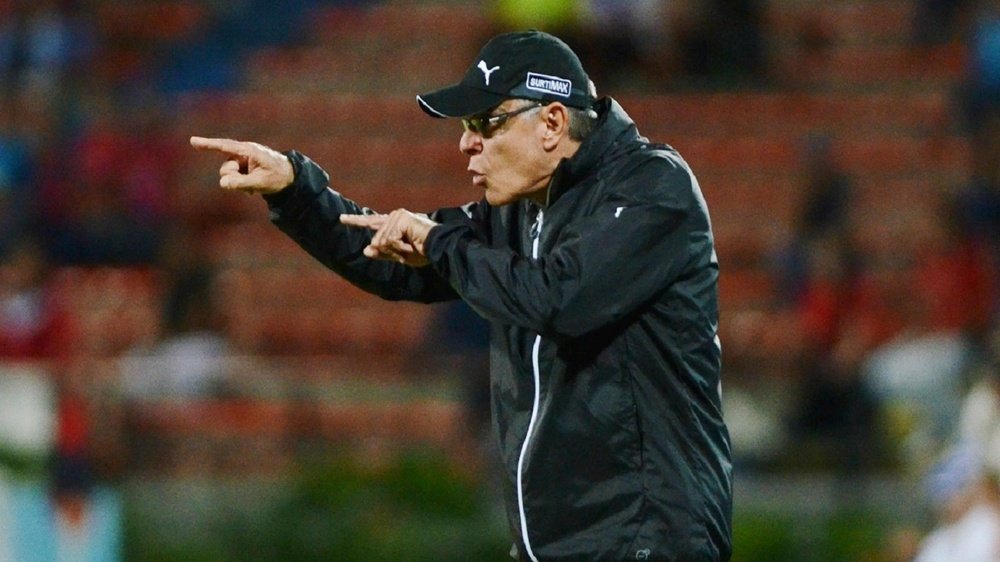 Juan José Peláez deja de ser el entrenador de Medellín. DIM