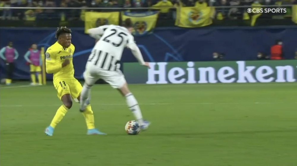 Rabiot se libró de la roja tras esta entrada a Chukwueze. Captura/CBSSports