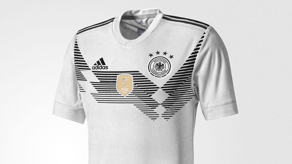 Alemania acudirá al Mundial con una camiseta que recuerda a la clásica de 1990. ESPN