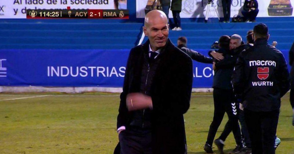 A cara de Zidane após o Real sofrer o gol da eliminação. Captura/DAZN