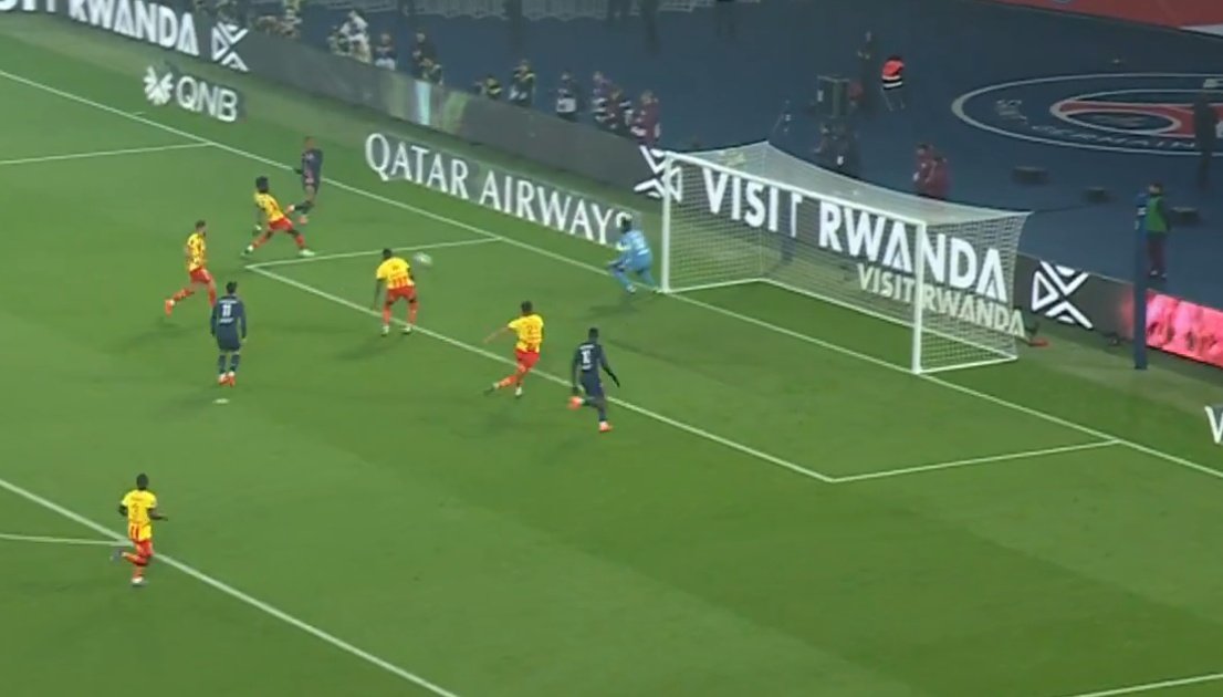 4 minutos tardó la conexión Barcola-Dembélé para allanar el camino al PSG. Captura/beINSports