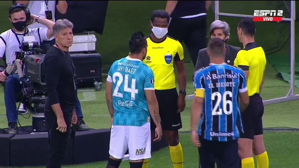 El Gremio-Guaraní se demoró... ¡porque tenían los mismos colores de camiseta. Captura/ESPN