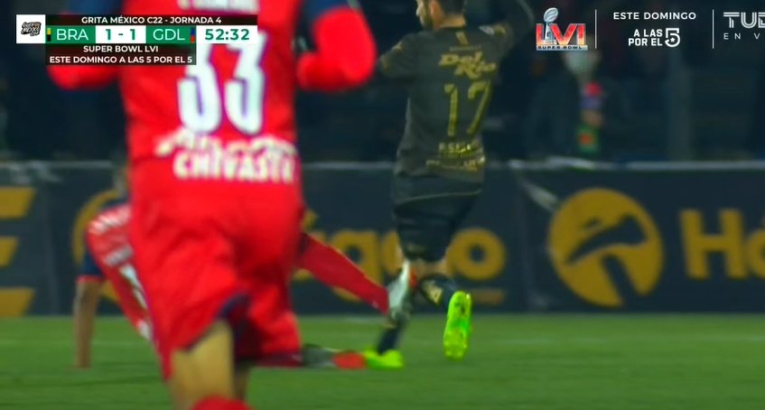 La temeraria entrada que dejó a Chivas con diez