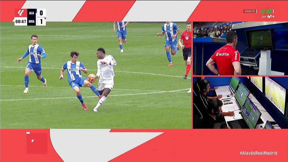 Manu Sánchez, también expulsado por una entrada temeraria. Captura/Movistar