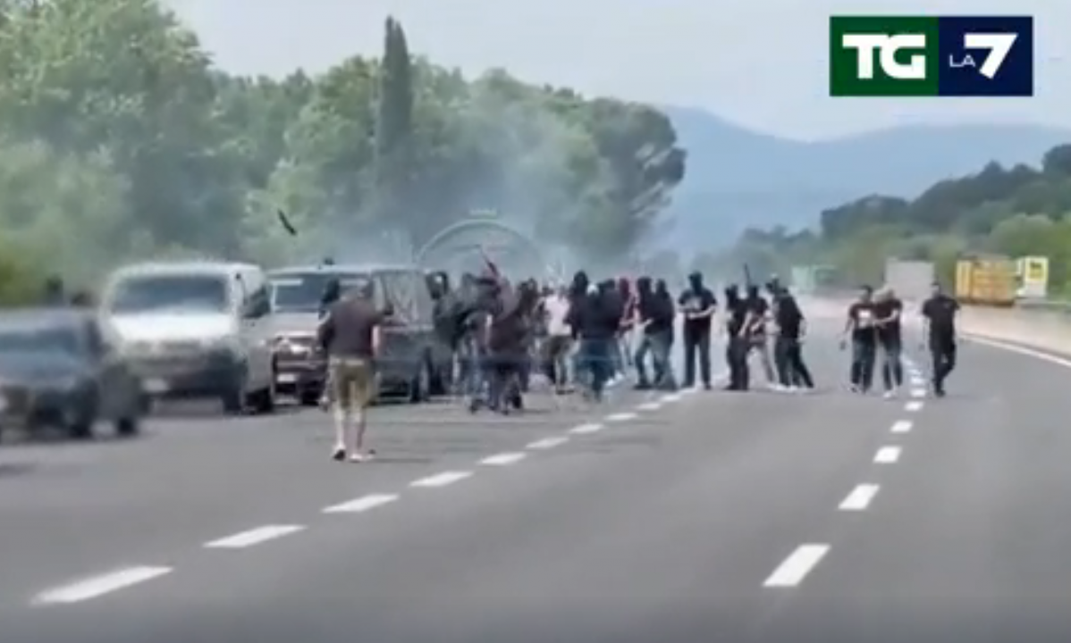 Atalanta and Juve fans clash on their way to Rome
