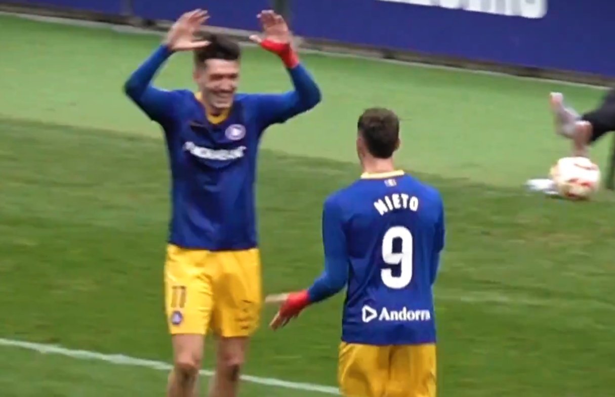 Manu Nieto y Lautaro de León llevan 27 goles entre los dos. PrimeraRFEF