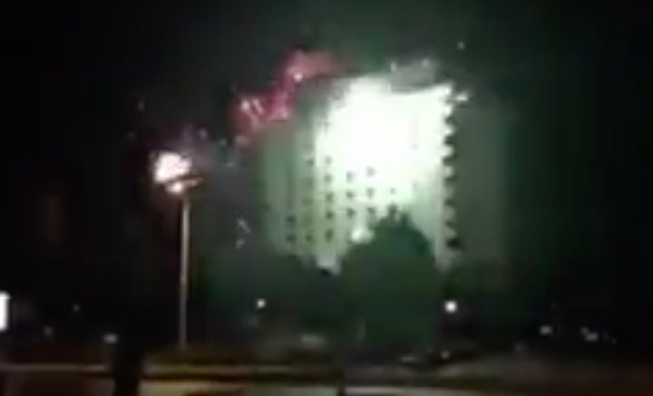 Los ultras del Levski Sofía atacaron el hotel de un rival ¡con fuegos artificiales!